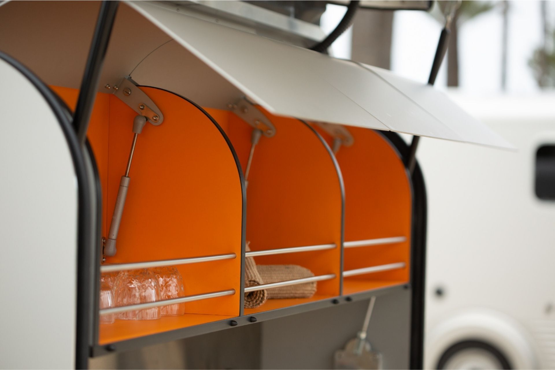 Ruime keukenkasten buitenkeuken Lume Adventure