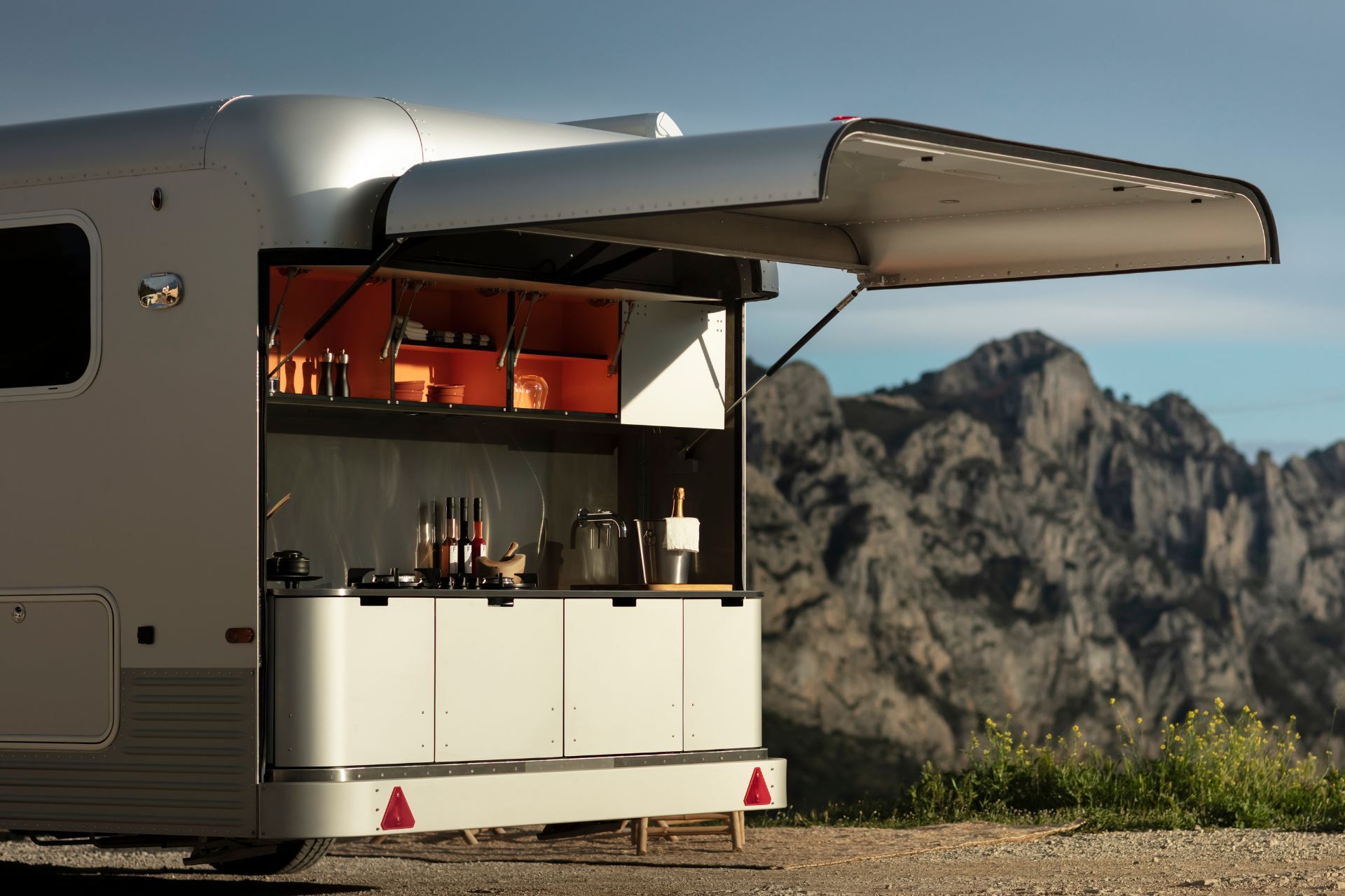 Lume Expedition outdoor kitchen